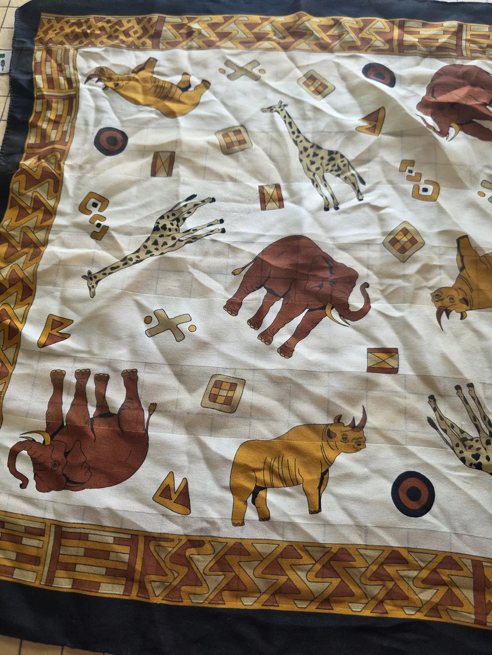 VTG Symphony Scarfs Safari Wildlife Square Scarf Italy 23